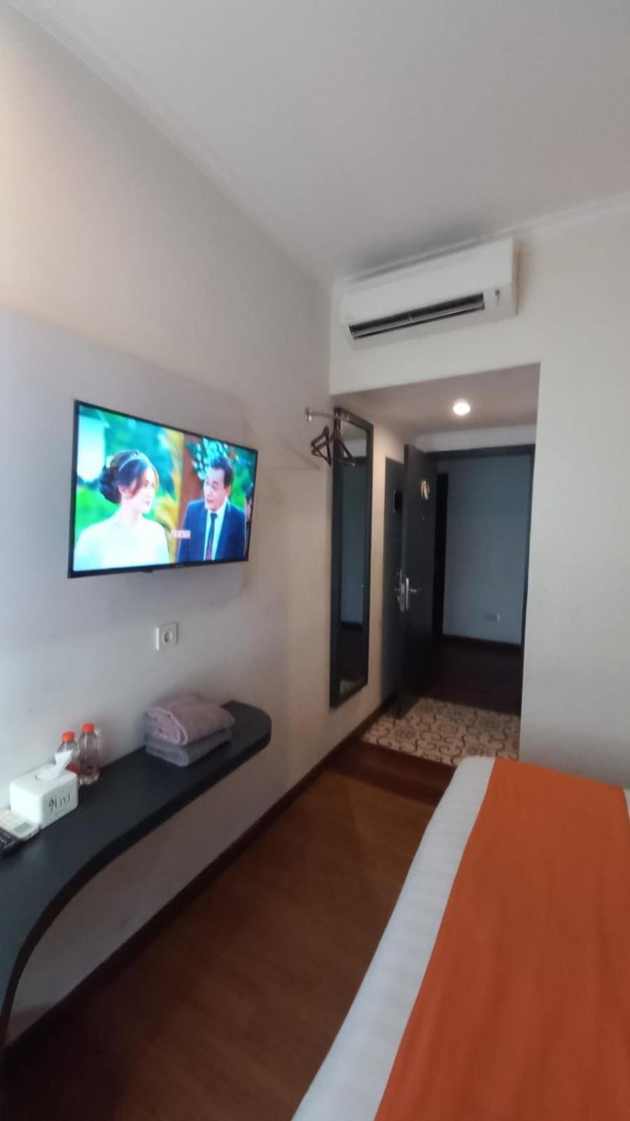 Front One Boutique Tugu Muda Semarang Hotel Exterior photo